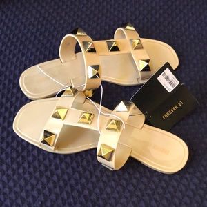 Forever 21 sandals new with tag size 7